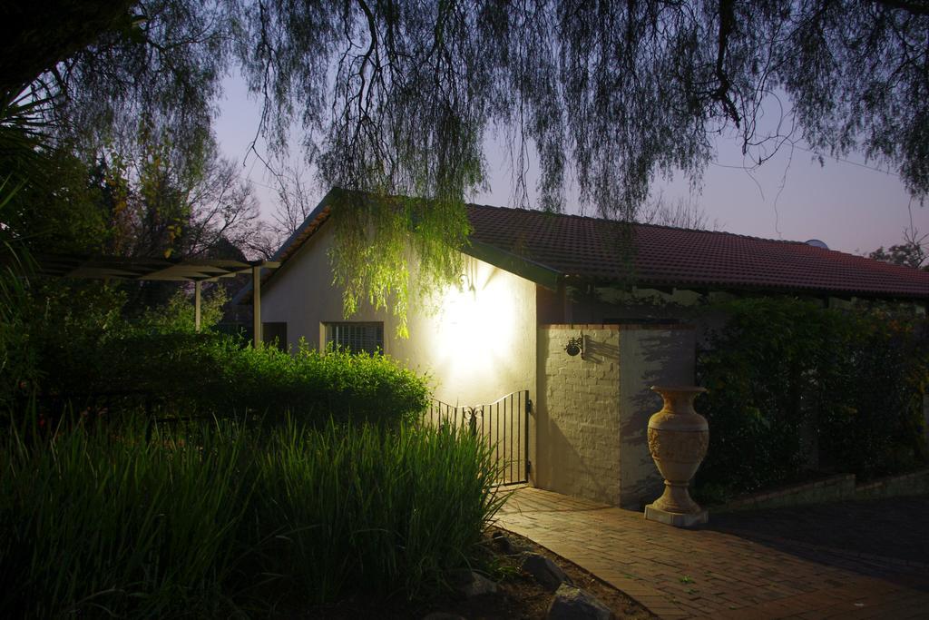 Pepper Tree Guest House Rivonia Sandton Exterior photo