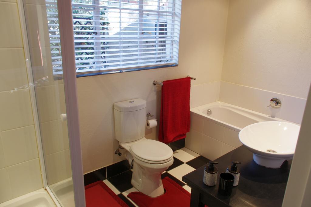 Pepper Tree Guest House Rivonia Sandton Exterior photo